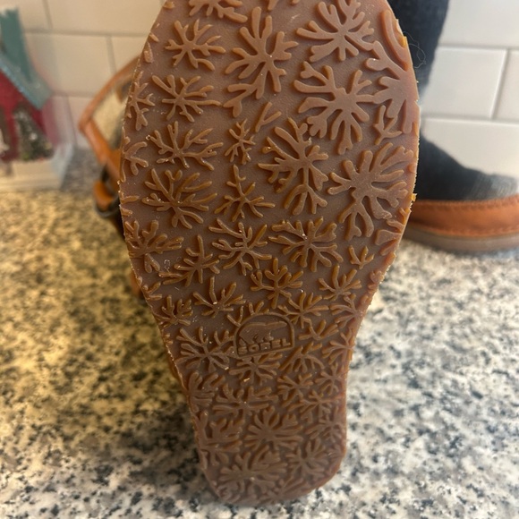 Sorel Black and Brown Wool Boots - Picture 4 of 4